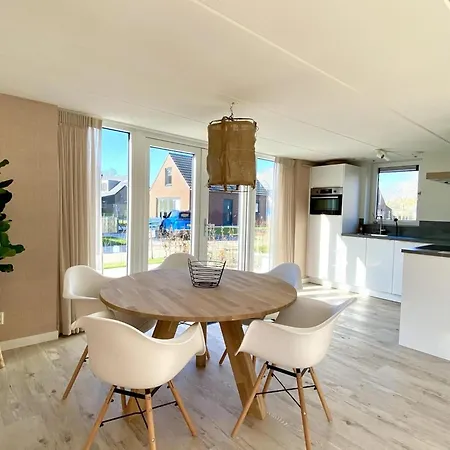 Stunning Near Beaches And Golf Course *